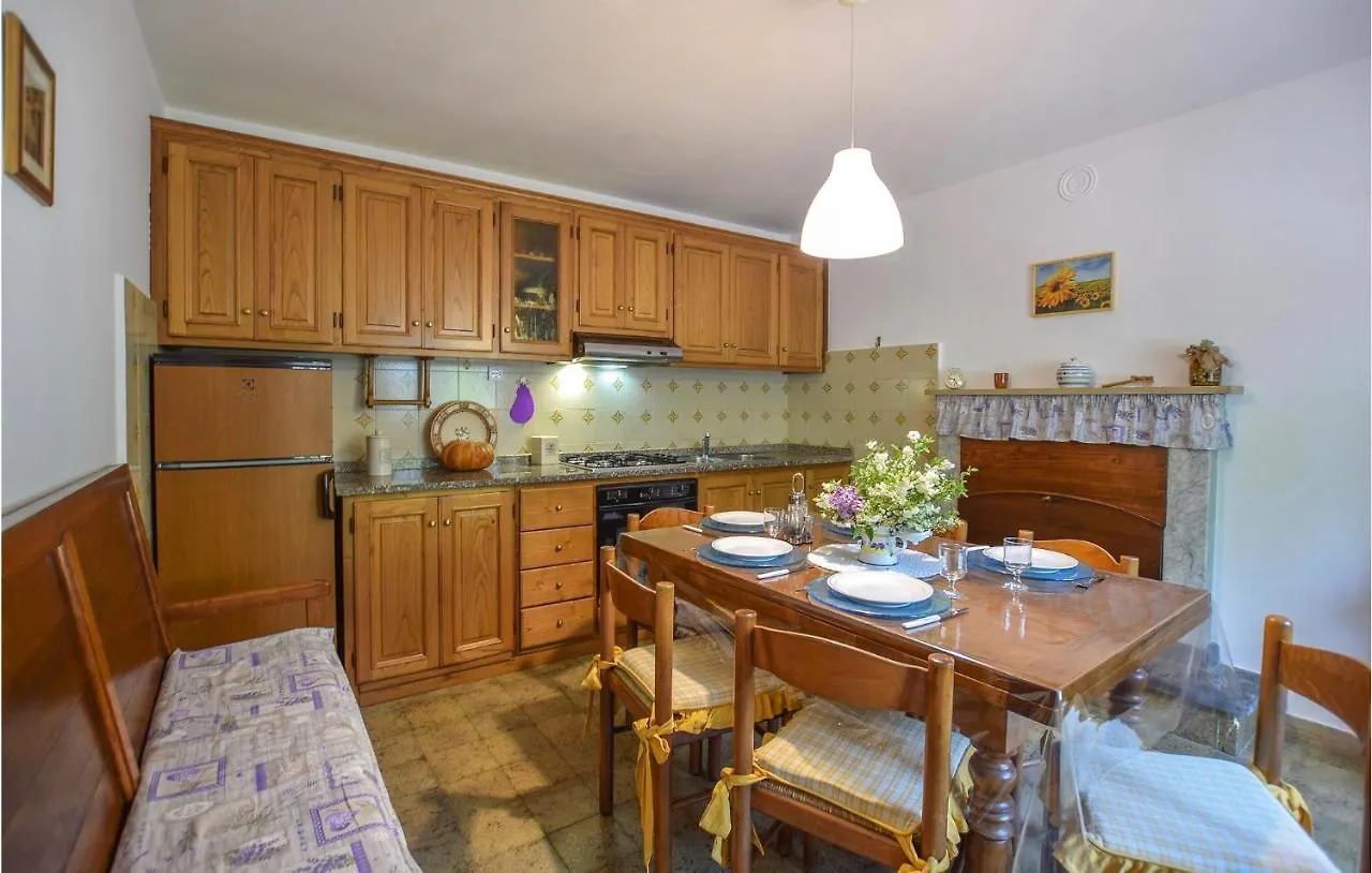 2 Bedroom Amazing Home In מסרוסה